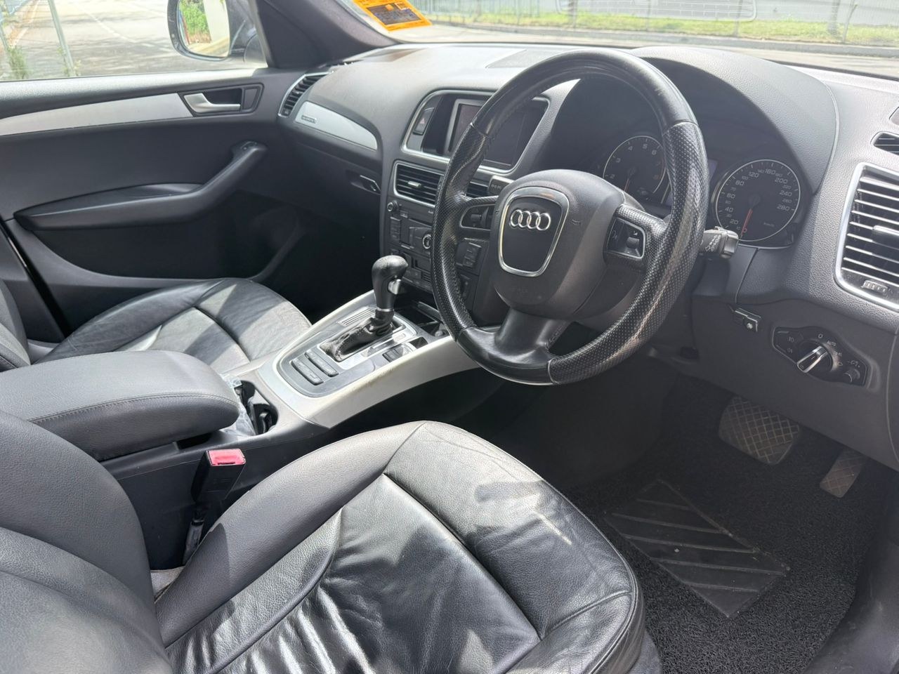 2010 Audi Q5 Quattro photo 2