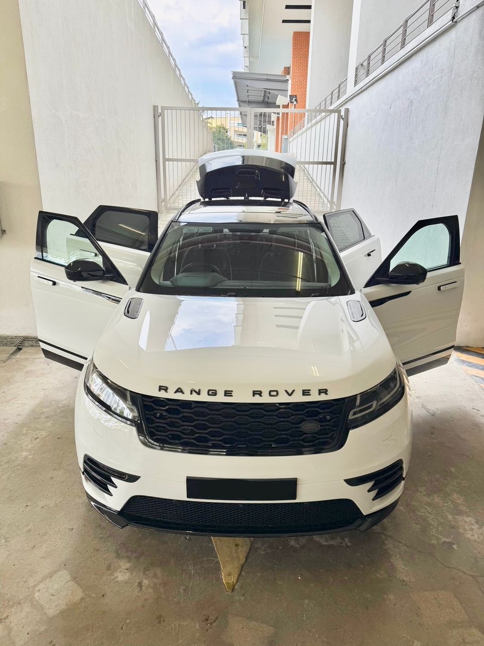 2017 Range Rover Velar D300 photo 3