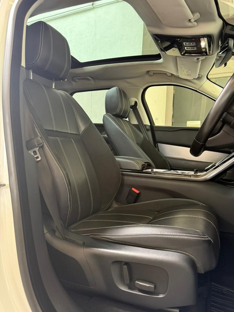 2017 Range Rover Velar D300 photo 11